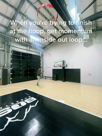 Finish string at the hoop with up and under inside out finishes. These loops allow to gain momentum in the right direction so you can also add spin on the glass and finish over contesting shot blockers. #basketballfinishing #basketballdrills #basketballtraining #basketball #layuppackage #layupdrill #basketballplayers #