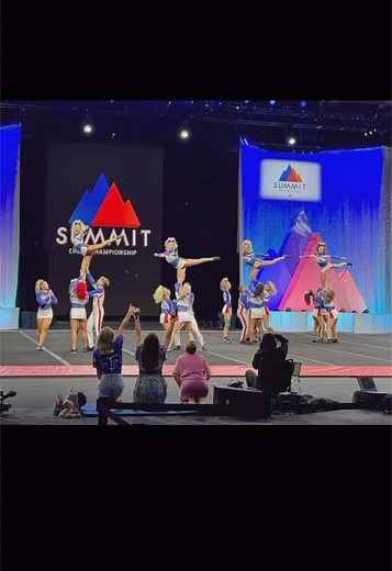 Black Diamonds Summit day 1 #cheerleading #allstarcheer #cheer #worlds #cheerleadingworlds #summit #tumbling #stunt #memories #dream #dreams #unforgettable