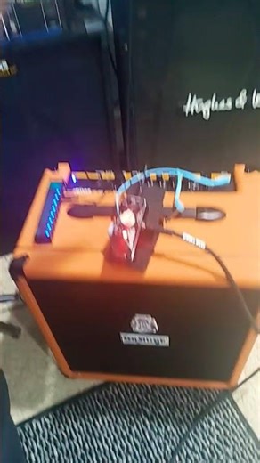 Compressor with acoustic front of head.