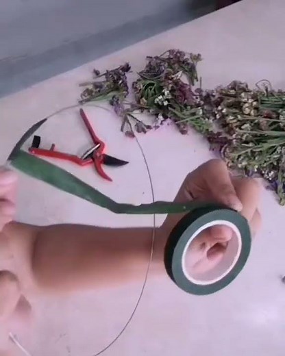 How to make a natural flower crown.