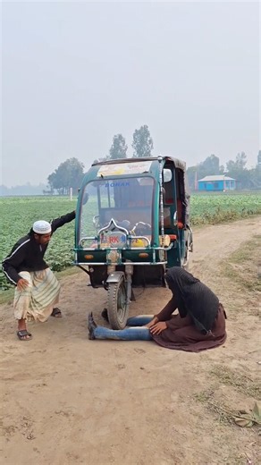 She Used Fake Legs to Rob an Auto Unbelievable.