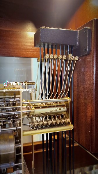 This is the sound of the grandfather clock! (FNAF- WESTMINSTER CHIME) ... | grandfather clock