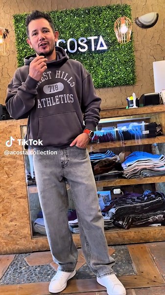 👉🏻Colecciones en tendencia retro🔥 👖Marcas originales 🚛Envíos a todo el país. 💳paga con tarjeta de crédito visa o mastercard. 📍Cuenca ubicados en la gran colombia 10-65 y general torres. 📍gran colombia 11-19 y general torres 📍Quito av amazonas n35-13 y juan pablo sanz a dos cuadras del cci. 📲 0998943272 #moda #outfits #ropaoriginal #tendencia #clasicas