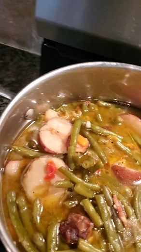 Just a lil sum-sum on a Tuesday Baby! Green Beans w/Red Potatoes, Bacon, 4-Colored Bell Peppers, Onion, Garlic, Smoked Turkey Necks, Lambchops and Cornbread! #therickjoynerexperience #yumyum #foodie #chef #chefjoyner #therapy #igetitfrommymomma | The Rick Joyner Experience