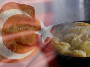 SARMA NA TURSKI NAČIN: Izgledom podseća na pitu savijaču, a ukus je fantastičan (RECEP) (VIDEO)