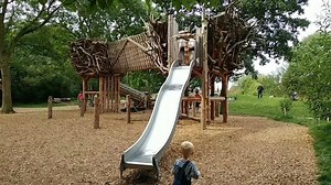 AWESOME!!! This is the brilliant Ferry Meadows Country Park in Peterborough. Fab climbing frame, water play & cute miniature train make this a super cool CHEAP DAY OUT wherever you live. Free entrance, pay to park & for train. Full review here >> http://miltonkeyneskids.com/blog/ferry-meadows-country-park-peterborough/ | Milton Keynes Kids