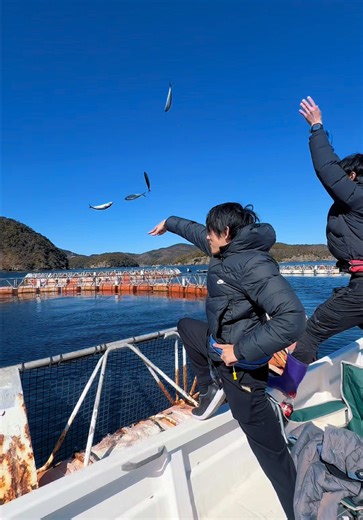 ザ・ワールド使ってみた、 丸徳水産 @ゆう兄とチャーリー 手ぶらで非日常を体験できる マグロ餌やり体験 📍 有限会社 丸徳水産 〒817-0324 長崎県対馬市美津島町久須保６６８ I tried using The World, Marutoku Fisheries @Brother Yu and Charlie You can experience the extraordinary with empty hands Tuna feeding experience 📍 Marutoku Fisheries Co., Ltd. 668 Kusuho, Mitsushima-cho, Tsushima City, Nagasaki Prefecture, 817-0324 #対馬