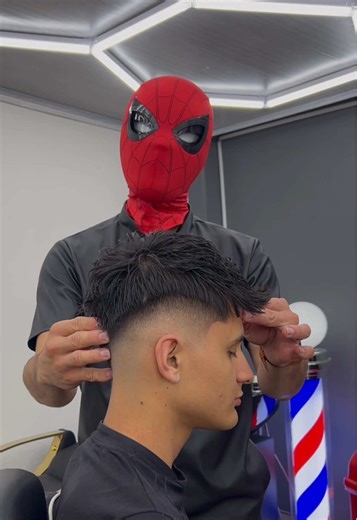 Espero que les guste este corte hecho por el Barber Spaider #spider #barber #spidermancosplay #cosplay