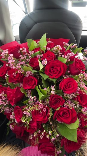 The Meaning Behind a Single Rose Gift