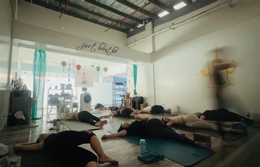 Thursday mornings with Mary Love Beginner Creative Flow Love Yoga - Streetscape Imagine yourself stepping into the holidays - calm, radiant, and confident. Yoga helps you shed not only pounds but also the stress that weighs you down. Start now. Start now. Start here. Start with us at Love Yoga World. | Love YOGA WORLD