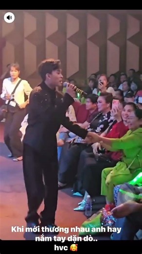 Khi mới thương nhau anh hay nắm tay dặn dò #hvc #Hovancuong #live