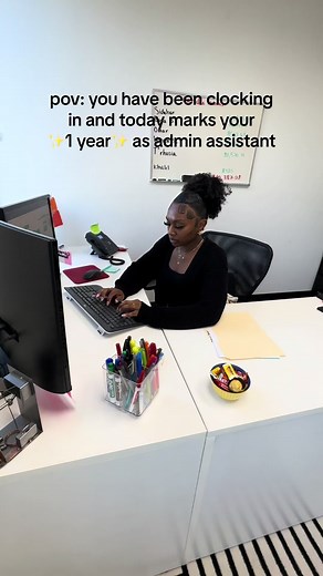 1 Year Work Anniversary as an Admin Assistant Celebration | Office Vlog