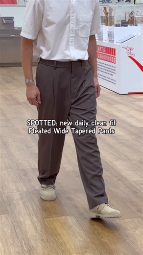 One of the best Pleated Wide Pants every man should have in the wardrobe!👌 Available now on UNIQLO APP and all UNIQLO Stores #UniqloIndonesia #UniqloLifeWear | Uniqlo Indonesia