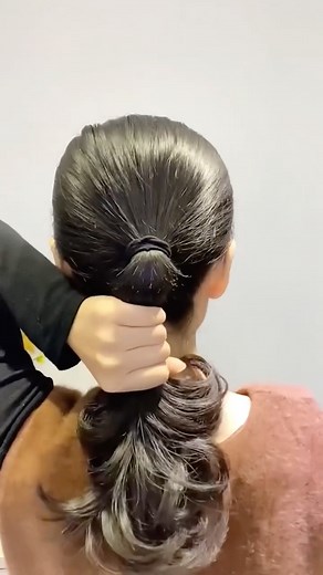 Daily Hair Tutorials 💇‍♀️ on Instagram: "Beautiful hair tutorial😍🥰 Follow @hairs.diy to get more hair style ideas and learn simple beautiful hair styles 💓 . . #hairstyleideas #videohair #braidtutorial #hairtutorialvideo #hairvideotutorial #hairstyletutorial #braidoftheday #braidsofinstagram #hairglamvideos #tutorialhairdo #hairvideoshow #naturalhairtutorial #tutorialhair #cutehairstyles #marcbeauty #tutorialvideo #braidinglife #hairofinstgram #braidinspo #hairdecoration #hairstylevideo #long