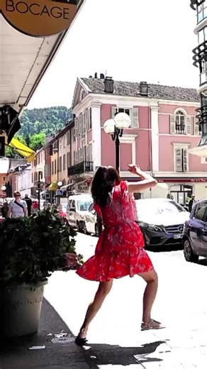 Hilarious Lady Reaction to Bushman Pranks