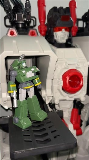 Yolopark hound & lewin #metroplex scale #transformers #figures #wow #toys #Generationone #cartoons