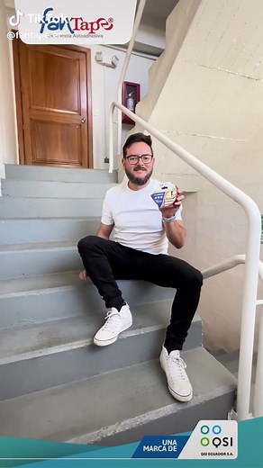 Tu espacio seguro y sin accidentes. 🙌 Coloca #CintaAntideslizante en gradas, escaleras y rampas. #LógraloConFantape ➡️ Encuéntranos en Kywi, MegaKywi o tu ferretería más cercana. #resbalon #caida #accidente