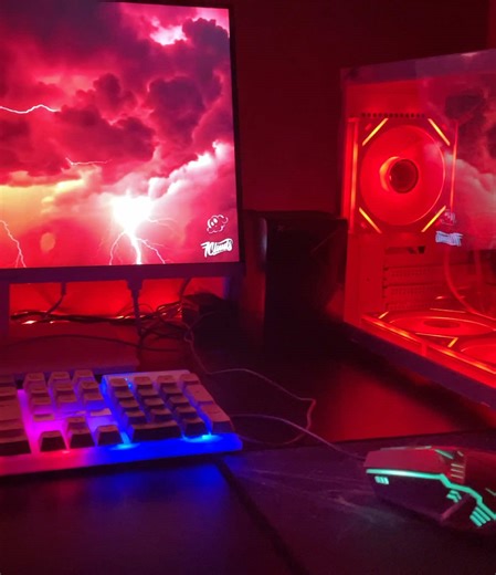 Amazing PC Setup Unveiled! 🖥️📊