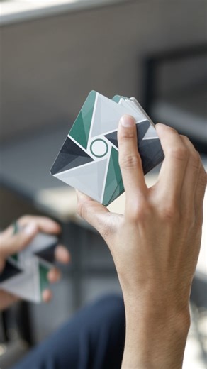 Deal the cards like a pro! #magic #magictricks #illusionist #cardistry