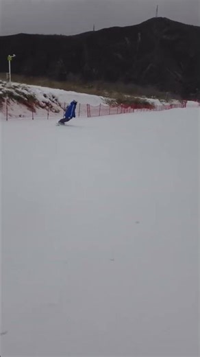 Snowboarding on the Edge: Master the Walking Blade Technique