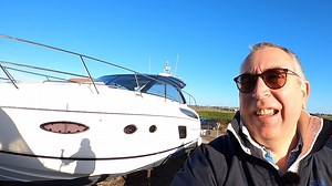 Nick shows us around a versatile and high-quality family sportscruiser from Princess Yachts. The price? £695,000 (ex. VAT) For more videos like this, subscribe to Aquaholic on YouTube: http://bit.ly/aquaholicnick | Motor Boat & Yachting