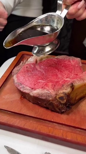 38K views · 82K reactions | You'd be hard pressed to find a better Prime Rib in town! #goldensteer #steak #beef #steakdinner #lasvegas #vegas #eater #vegasdining #unlokt #lasvegasfoodie #foody #food52 #nevada #downtownlasvegas #dtlv #foodandwine #yum #slice #mouthwatering #beststeaksonearth #makeitvegas | Golden Steer Steakhouse Las Vegas | Facebook