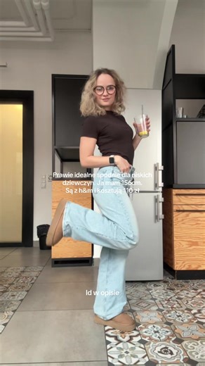 Numer produktu: 0871889043 Masz poniżej 160cm wzrostu i nigdy nie możesz znaleźć spodni? Skąd ja to znam… te mogły być delikatnie węższe w tali, ale długość do wyższych butów jest idealna dla niskich osób. A spodnie są z h&m. #spodnie #jeansy #zakupy #outfit