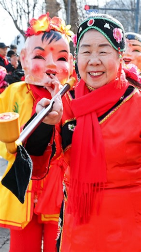 In traditional Chinese culture, the 23rd or 24th day of the twelfth month of the traditional Chinese calendar is known as Xiaonian, or "Little New Year," a festive milestone that marks the countdown to the Spring Festival. In northern China, the Xiaonian Festival is celebrated on the 23rd day, today this year, while in the south it falls on the 24th. Also called the Kitchen God Festival, the day marks a time when families pause their year-end routines to honor the Kitchen God and bid farewell to