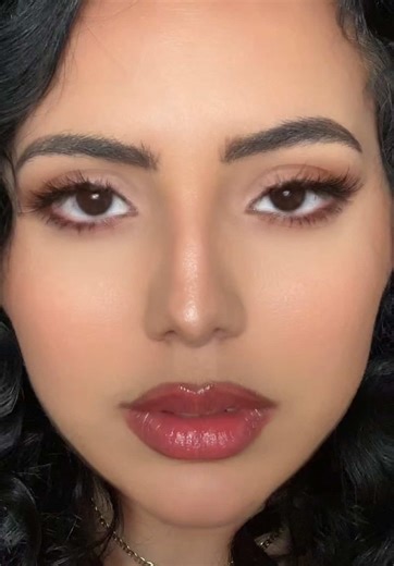 The triangle eyes flirt that @mnijungkook was talking about. A little technique that even Marylin Monroe herself used. #bts #hooligan How to do this: Look at your crush left eye then the right eye look at their lips then back to both eyes. You’ll get a kiss from your crush. 🤍 that’s how I trapped my husband 😂