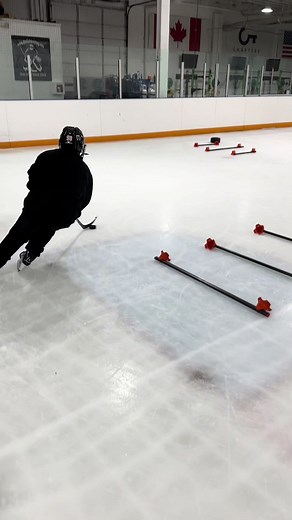 Working on the starting speed and completion🚀 Schedule: rdhockeydevelopment.com #rdhockeydevelopment #rdelitehockey #powerskating #stickhandling #aaahockey #nahl #ushla #nhl #edgework #hockeycoach #hockeychicago #hockeydevelopment
