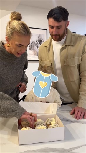 Bob&Sar on Instagram: "Boy? Girl? Girl? Boy? What we thinking ?! The best tasting cupcakes by a mile from our fav @bakedbybbean #pregnancy #gender #bobandsar"
