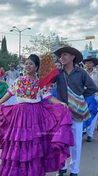 La delegación de Santa María Huazolotitlán en la segunda Calenda de las Culturas en Oaxaca de Juárez