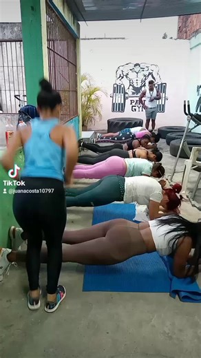 #jovencita # adolescentes #con #solo # 15 añitos en #rutina # para #fortalecer # las #piernas