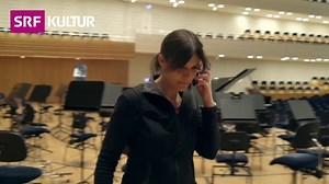 Bühnentechnikerin Corinne Muggli sorgt im KKL für die beste Akustik.