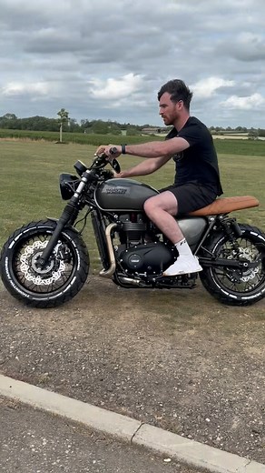 102K views · 6.7K reactions | Bold contours and a presence that commands all the attention. DM us to start your bespoke T120 build today.  #thorntonhundredmotorcycles #thorntonhundred #T120 #bespoke #motorcycle #triumph #motorcyclesofinstagram #triumphmotorcycles | Thornton Hundred Motorcycles | Facebook