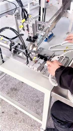 How the machine works to attach hooks to clothes hangers #machine #hooks #clothes #hangers