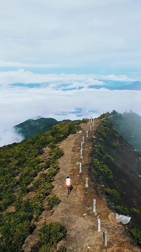 Tips mendaki gunung Gede by @khae 😉 #storypendakigunung #pendakigunung #gunungindonesia #muncakgunung #pendaki #healingdigunung #HolidayVibes #gunung #pendakiindonesia #vlognaikgunung #NatureCinematic #NaikGunung #pemandanganalam #tiktoktraveltrend #langit #view #gunungmerapi #kisahpendakigunung #alam