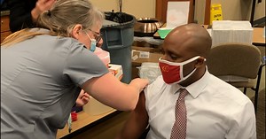 KCMO Mayor Lucas receives COVID-19 vaccine