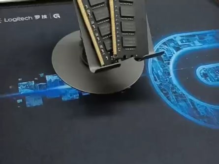 装机、游戏玩家闭眼入！DDR4 内存条，堪称性能“扛把子”。