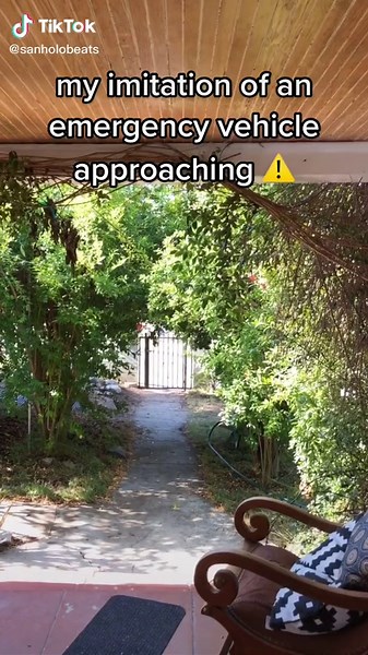 Doppler Effect Ambulance Siren Sound - Emergency Vehicle Approach