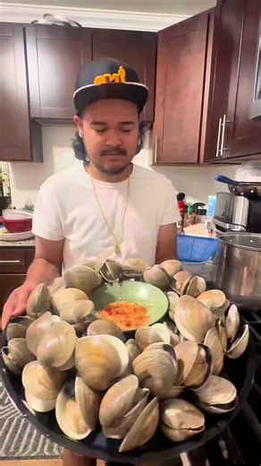 Father’s Day Clam Feast: Ethan’s Helping Cook Fresh Clams