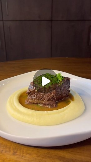 Alex Trim on Instagram: "Braised Wagyu Short-rib 3lbs bone in Wagyu short rib (doesn’t have to be Wagyu) 2 russet potatoes, peeled, cut, soaked in water 2 hours 1 white onion diced 4 large carrots diced 3 stalks celery diced 2 cups dry red wine Handful of thyme and rosemary 8oz bacon sliced 1tsp black pepper whole 3 bay leaves Hot beef stock Heavy cream 1lb good quality butter diced and kept cold Sliced chives for garnish -Prep all vegetables. -Make a bouquet garni by combining herbs with pepper