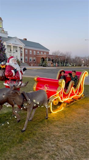 Taking advantage of the holiday Christmas decoration spots our town made for us. My husband wants to the kids to have some photos together! | A Life Less Scripted