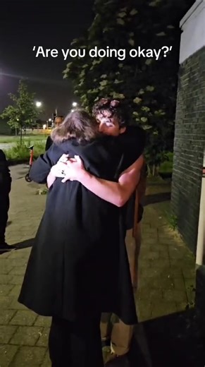 Cried my eyes out during half of the show and afterwards @Benson literally asked me 10 times if I was okay because he saw it and wanted to make sure that I was actually okay!🥹😭💙 We don’t deserve this man. So thankful for last night! #fyp #bensonboone #hug #meetandgreet #trix #antwerp #foryou #concert #fireworksandrollerbladestour #fireworksandrollerblades #foryoupage