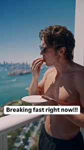 Breaking my fast with a croissant sandwhich and kino collagen greek yogurt fruit bowl! I often get asked when it is best to take mojo, nitro, gains and shred!! Nitro first thing in the morning to boost blood flow and energy. Kino shred 2-3 hours into the fast. Mojo and gains I like to take with the first meal of the day | Kinobody