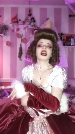 Divertido cosplay de Cuphead con Baroness Von Bonbon