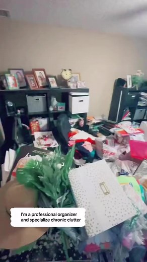 CORE 4 Method Transformation: Office & Craft Room #declutter #decluttering #organizing #organization #organizedhome #officeorganization #officemakeover #makeover #transformation | Kayleen Kelly Home Organizing