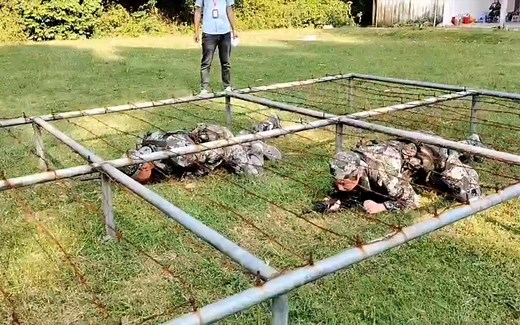 单兵战术基础 低姿匍匐 高姿匍匐