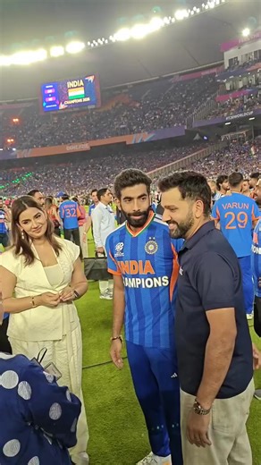 Two Legends In One Frame ♥️😘 #viralmyvideo #foryou #foryoupage #unfreezemyaccount #indvsnzfinal