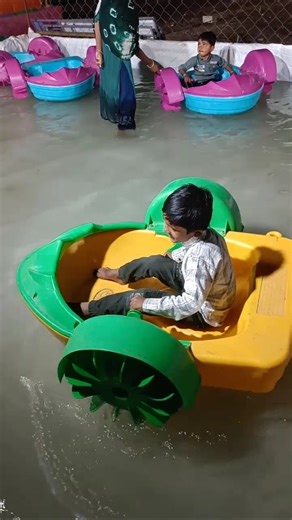 angna me swimming pool 😂